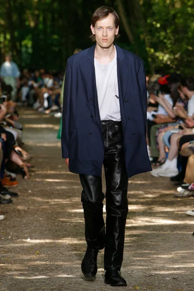 Look 28